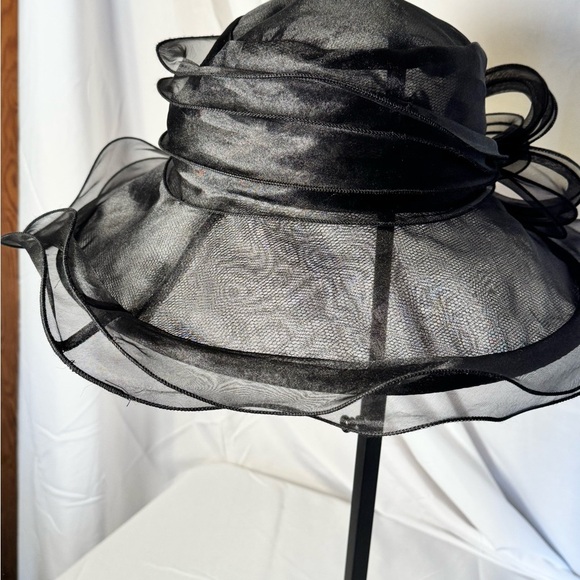 Elegant Black Mesh Wide Brim Fascinator Hat with Bow – Derby, Wedding, Tea Party - Picture 4 of 7